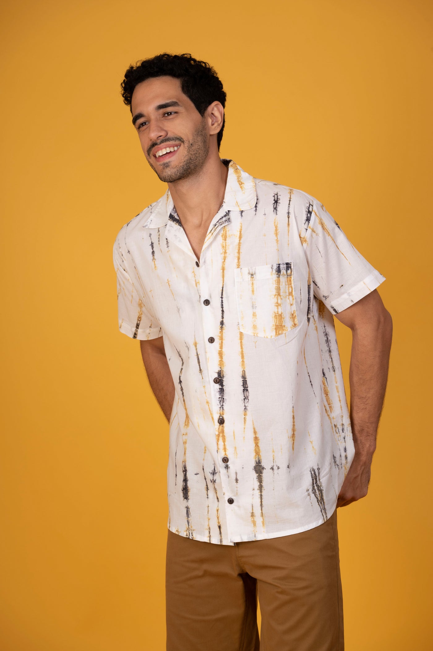 Designed for comfort and sophistication, this resort-collar shirt is a summer staple – Buy now!